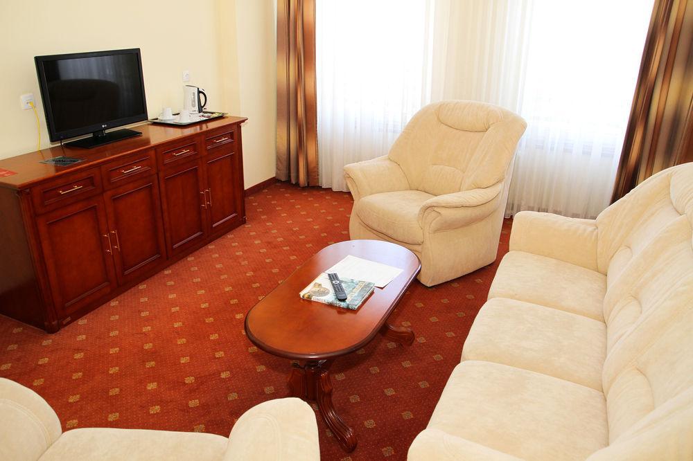 Hotel Galleria Суботица Экстерьер фото
