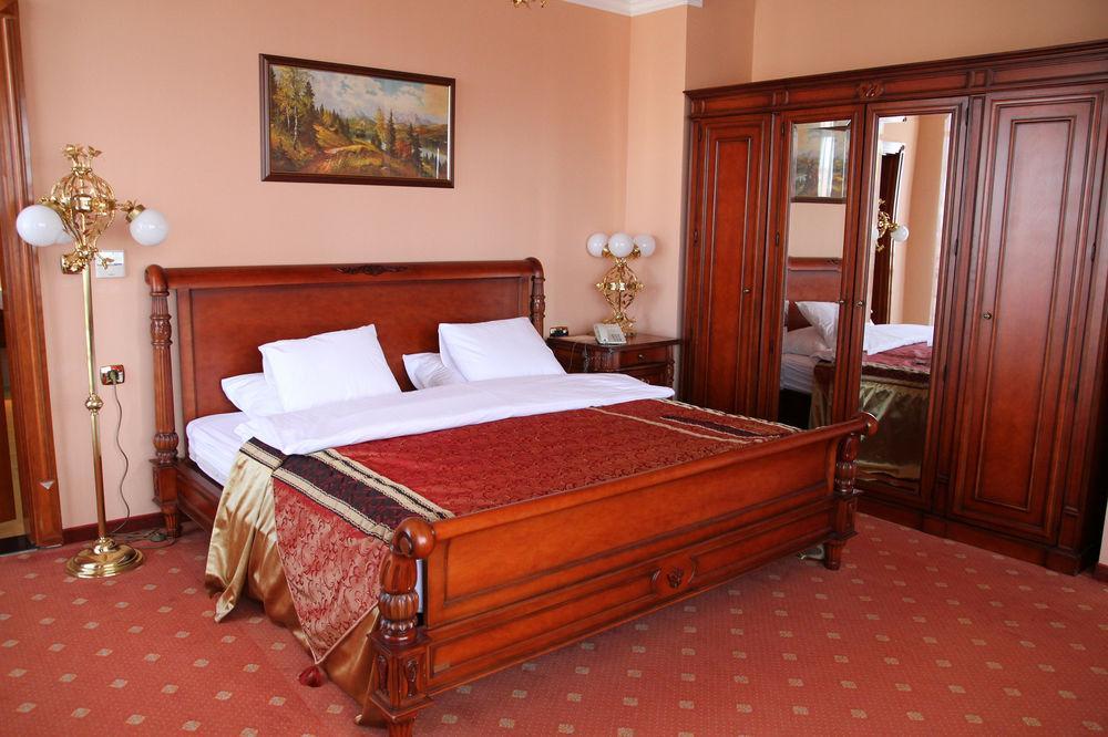 Hotel Galleria Суботица Экстерьер фото