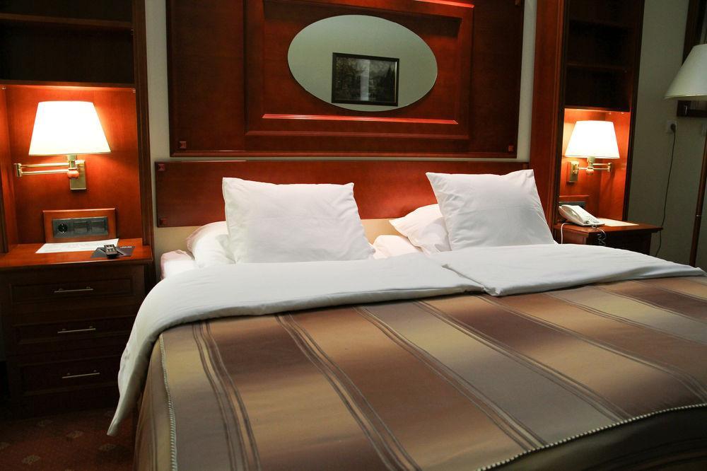 Hotel Galleria Суботица Экстерьер фото