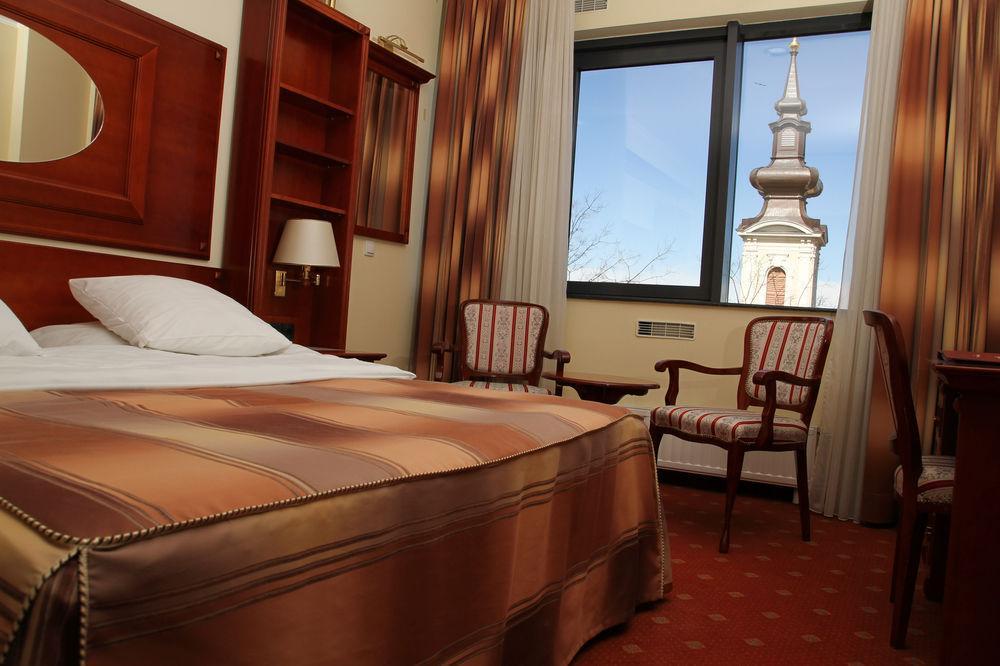 Hotel Galleria Суботица Экстерьер фото