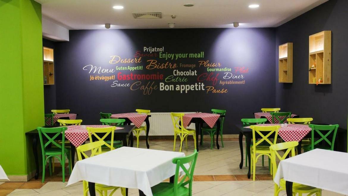 Hotel Galleria Суботица Экстерьер фото