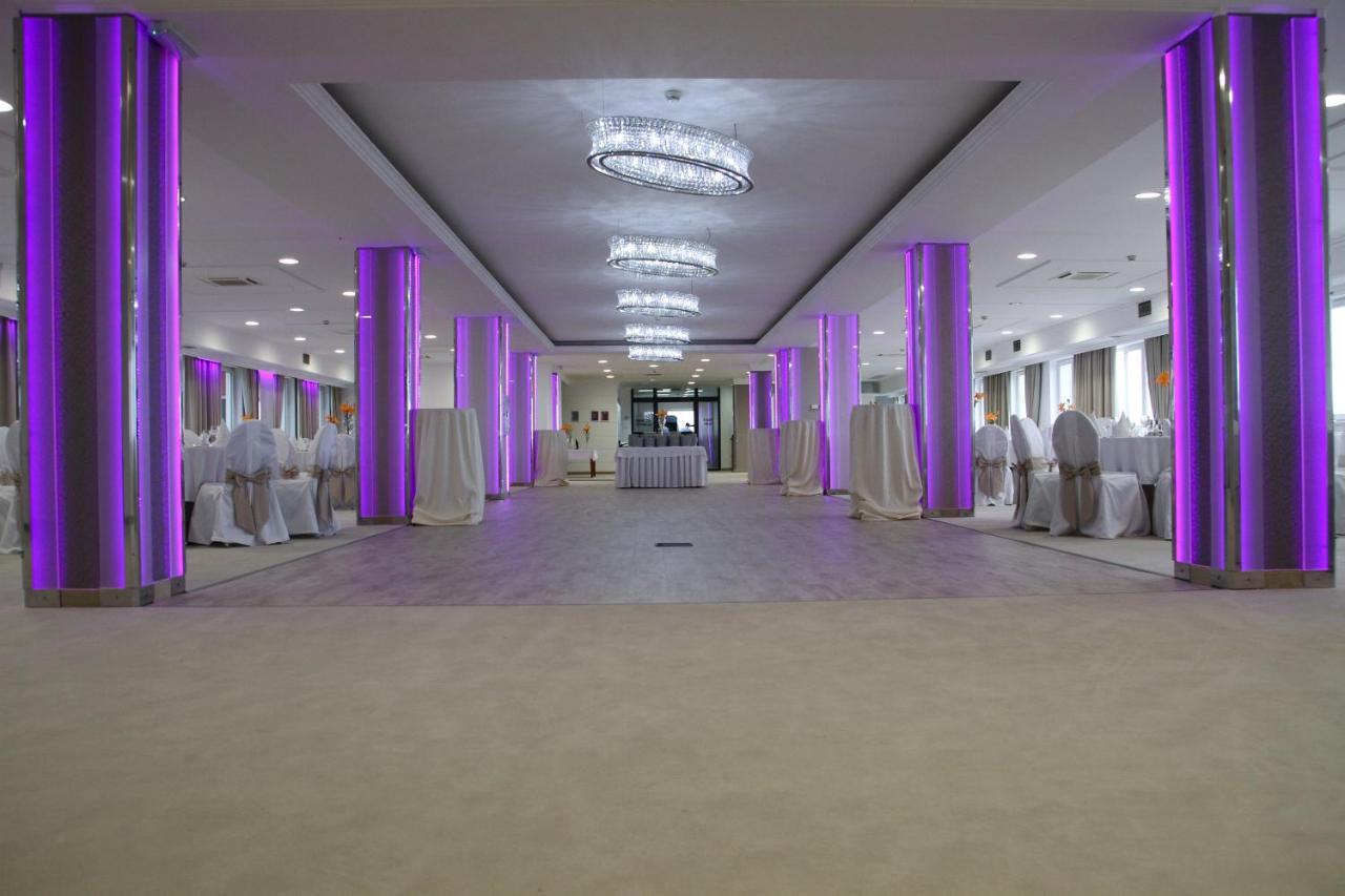Hotel Galleria Суботица Экстерьер фото