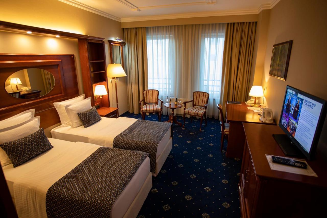 Hotel Galleria Суботица Экстерьер фото
