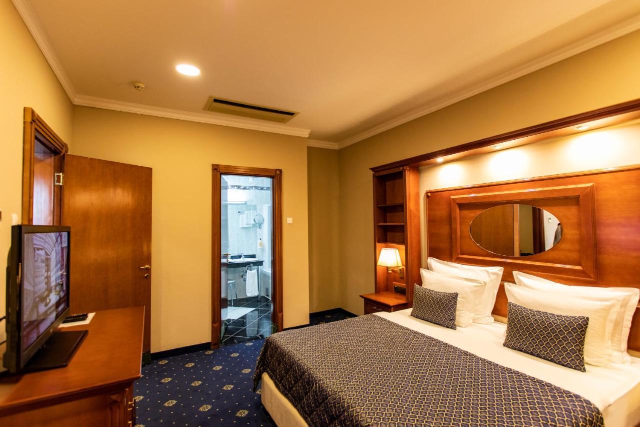 Hotel Galleria Суботица Экстерьер фото