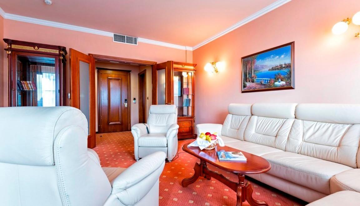 Hotel Galleria Суботица Экстерьер фото