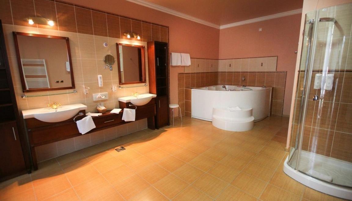Hotel Galleria Суботица Экстерьер фото