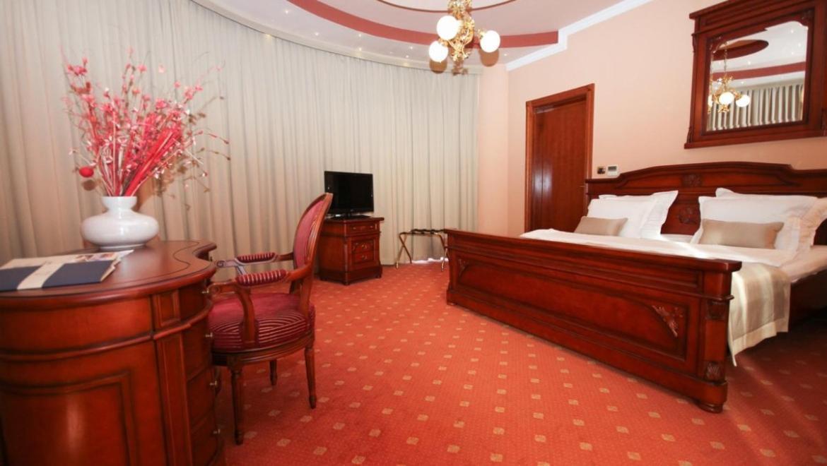 Hotel Galleria Суботица Экстерьер фото