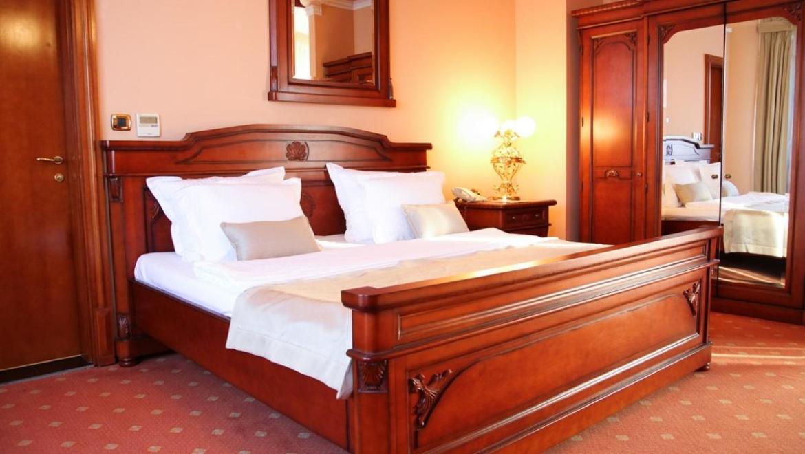 Hotel Galleria Суботица Экстерьер фото